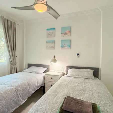 Apartment Hawaii 1st Floor Burriana, Nerja